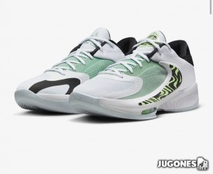 Zoom Freak 4