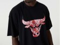 Camiseta New Era Chicago Bulls NBA Infill Logo Oversized Negro